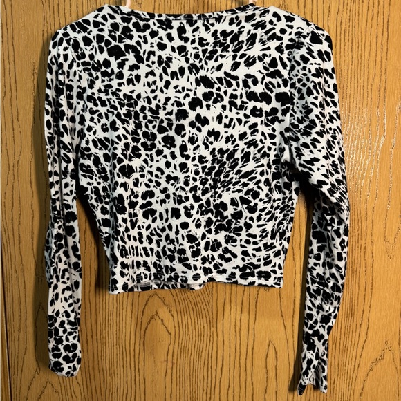 Gaze Black and White Animal Print Crop Top - Picture 3 of 7